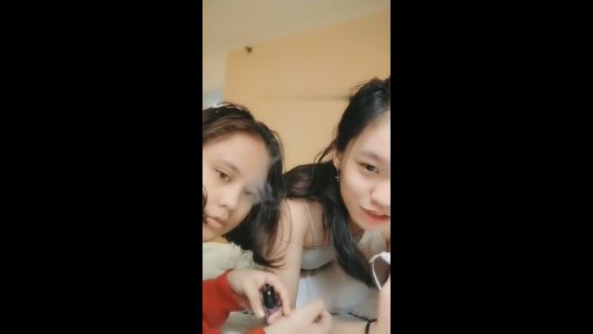 Cewek yg Lagi LDR Ngentot dengan Selingkuhan nya Sambil Live Bokep Hot