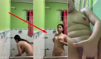 Dedek Sange Abis Mandi Langsung Ngocok Memek